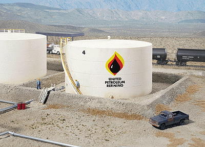 Walthers Cornerstone Wide Oil Storage Tank w/Berm -- Kit - Tank: 7-1/2 Diameter x 4 Tall  19.1 x 10.2cm