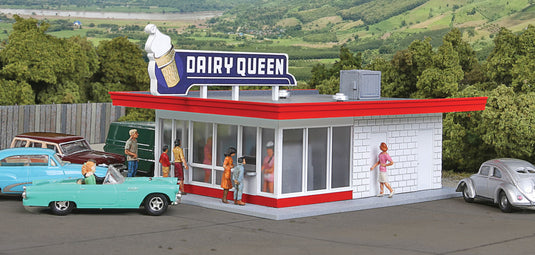 Walthers Cornerstone HO Vintage Dairy Queen - Kit - 5-1/16 x 3-1/2 x 2-3/8  12.8 x 8.8 x 6cm