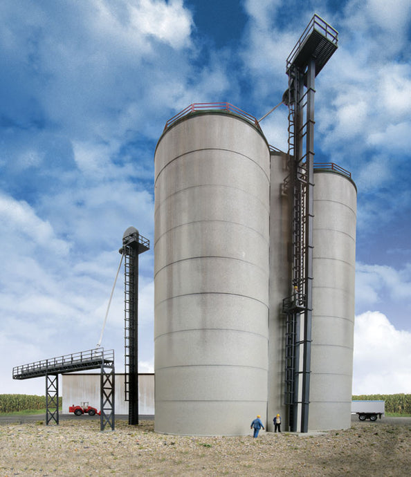 Walthers Cornerstone HO Corn Storage Silos & Elevators - North American Ethanol - Kit