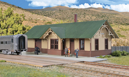 Walthers Cornerstone Union Pacific-Style Depot -- Kit - 11-3/4 x 5-5/8 x 4  29.8 x 14.2 x 10.1cm