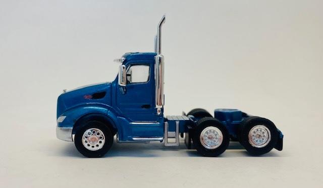 Herpa HO Peterbilt 579 3-Axle Day-Cab Tractor Only 2 Pack - Blue