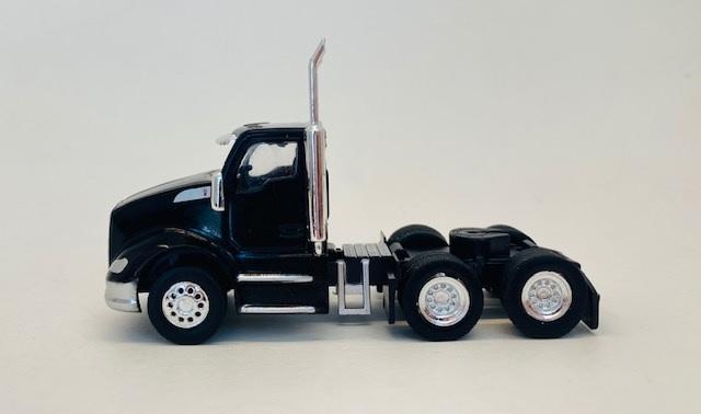 Herpa HO Kenworth T680 3-Axle Day-Cab Tractor Only 2 Pack - Black