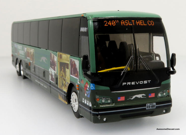 Chargez l&#39;image dans la visionneuse de la galerie, Iconic Replicas 1:87 Prevost X3-45 : Greyhound - Tribute to Heroes
