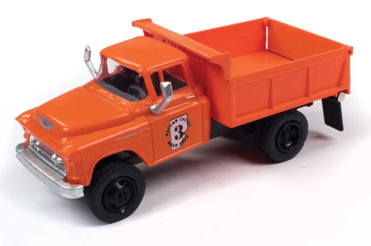 Chargez l&#39;image dans la visionneuse de la galerie, Classic Metal Works HO 1955 Chevrolet Dump Truck - County Road Department (orange, white, black)
