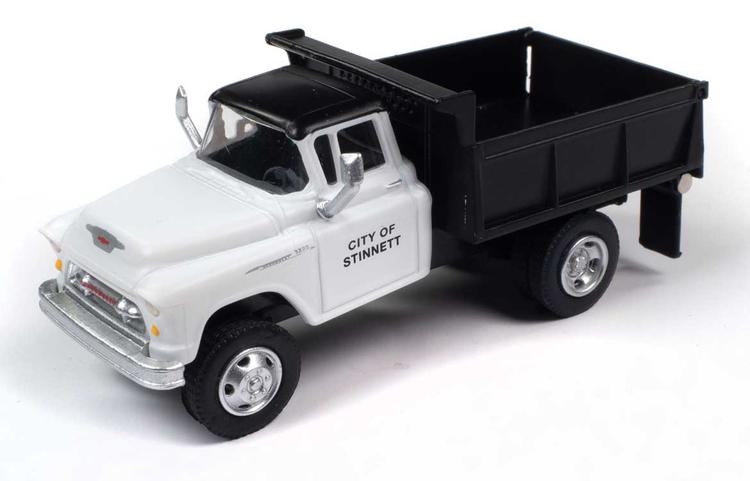 Chargez l&#39;image dans la visionneuse de la galerie, Classic Metal Works HO 1955 Chevrolet Dump Truck - Municipal Public Works (white, black)
